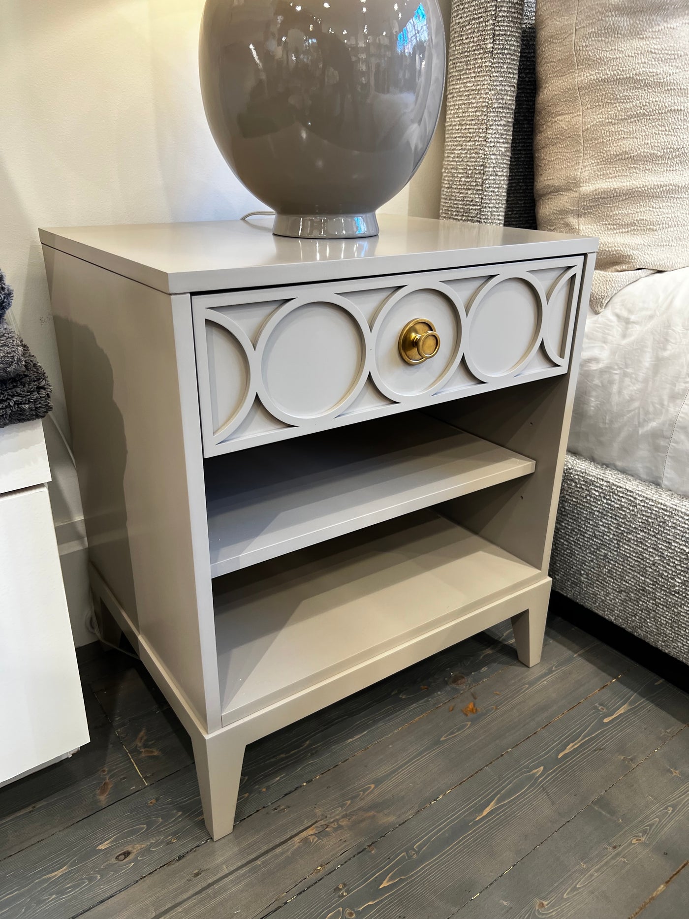 NIGHTSTAND SMALL ONE DRAWER TAUPE CIRCLE