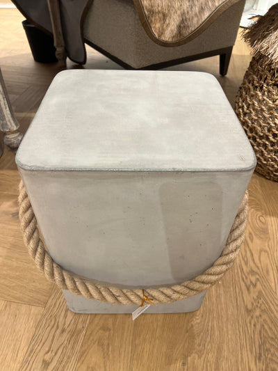 STOOL CONCRETE WITH ROPE HANDLE