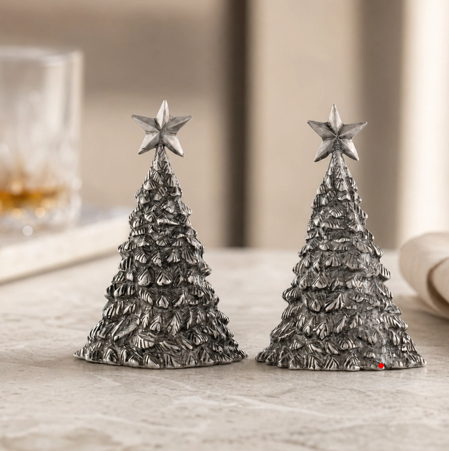 SALT & PEPPER SHAKERS CHRISTMAS TREE