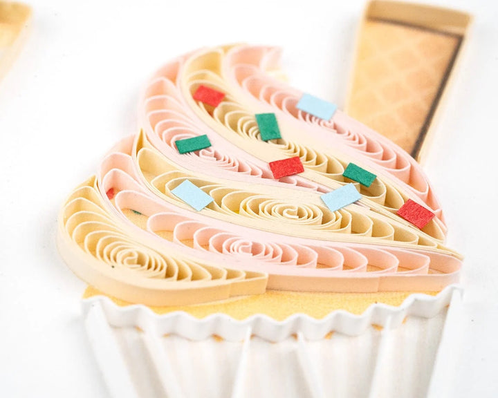 BIRTHDAY GREETING CARD "CUPCAKE TRIO"