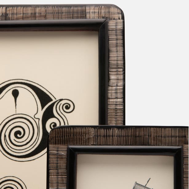 FRAME DARK CHISELED HORN