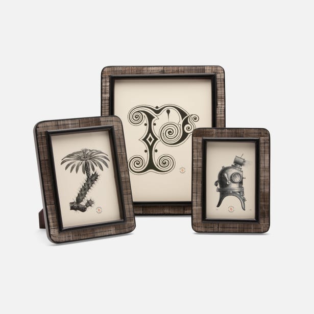 FRAME DARK CHISELED HORN