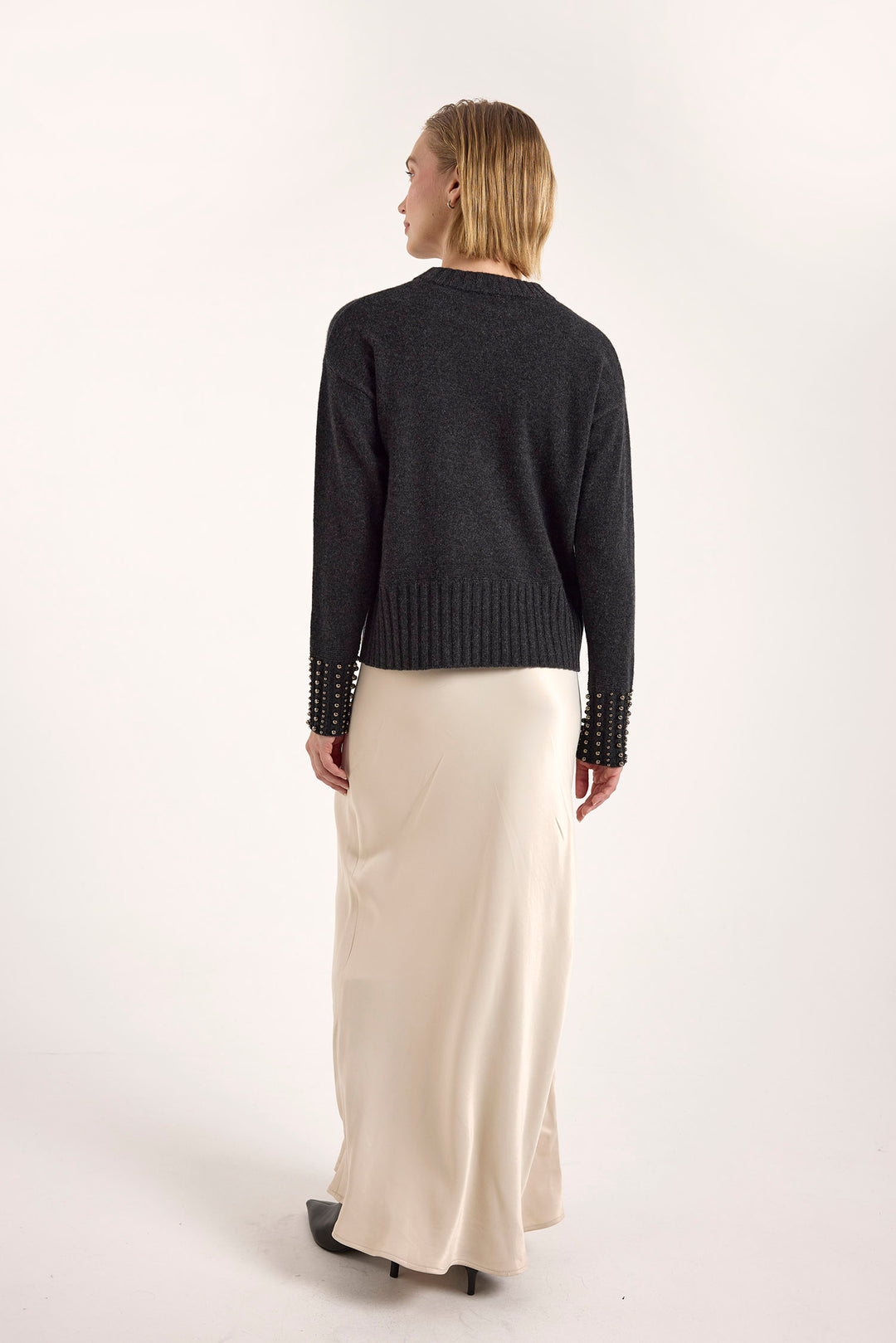 SWEATER CREW W/ PEARL DETAIL CHARCOAL