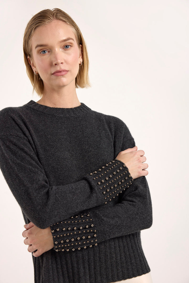 SWEATER CREW W/ PEARL DETAIL CHARCOAL