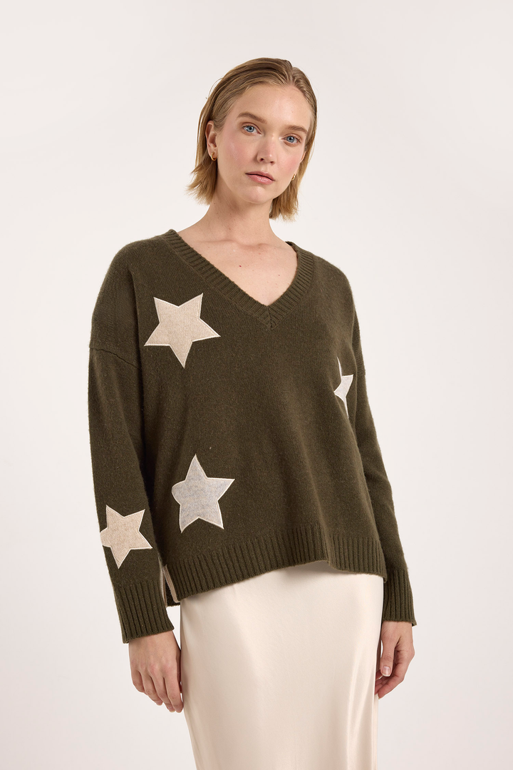 SWEATER V NECK OLIVE PATCH STAR