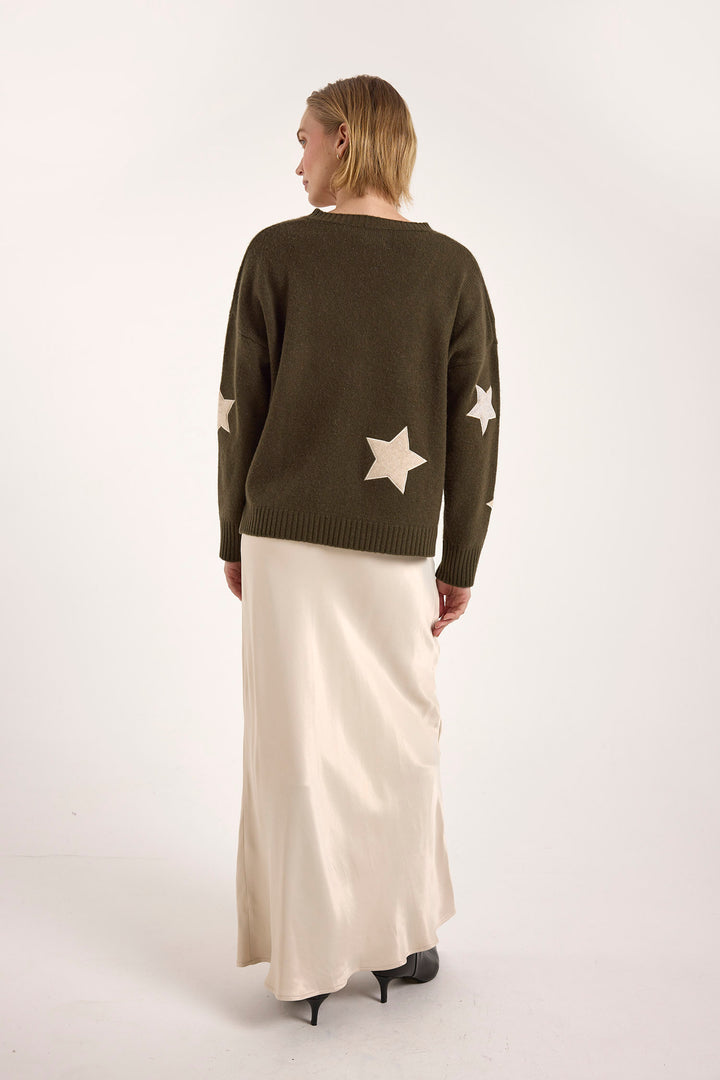 SWEATER V NECK OLIVE PATCH STAR