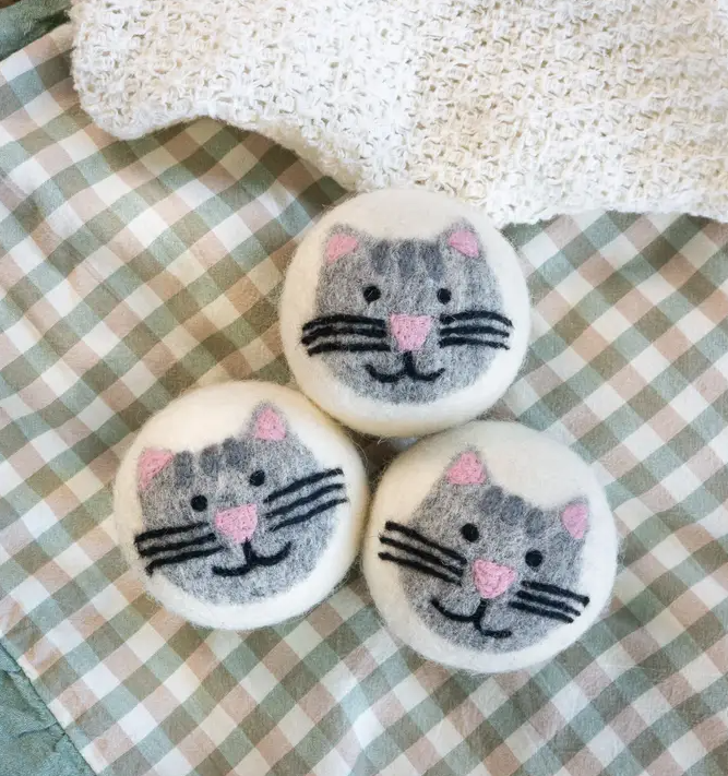 GREY TABBY CATS DRYER BALLS W/ BAG SET/3