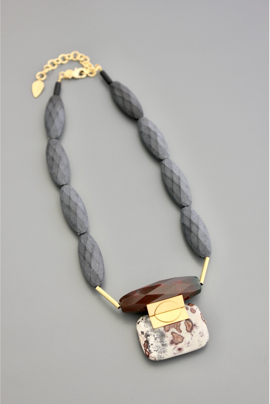 NECKLACE GEOMETRIC JASPER & ACRYLIC