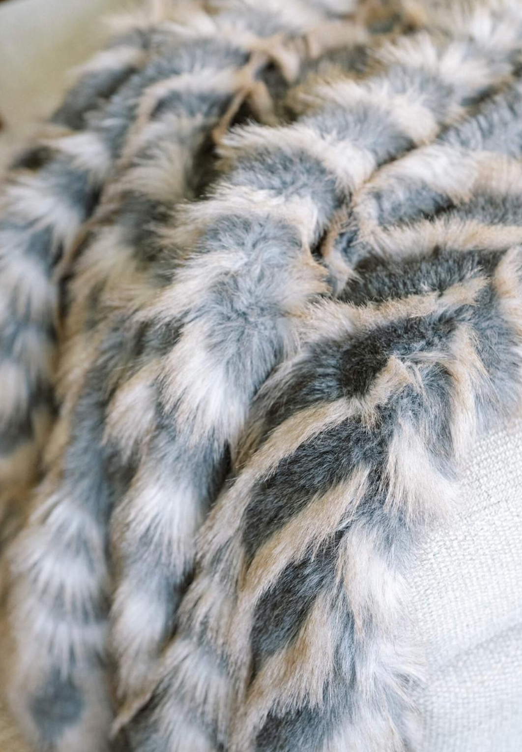 THROW GREY CHEVRON FOX FAUX FUR 60X72"