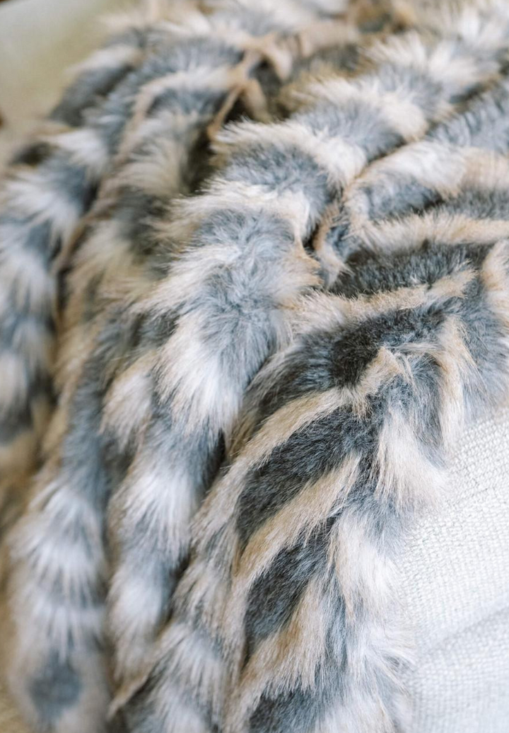 THROW GREY CHEVRON FOX FAUX FUR 60X72"