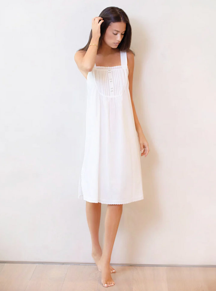 NIGHTGOWN WHITE STRAP SLEEVES EYELET LACE