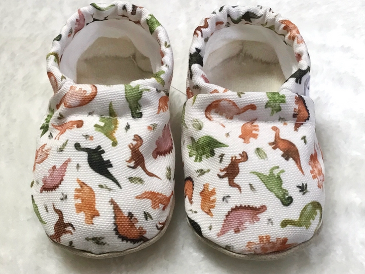 BOOTIES DINOSAURS 0-6M