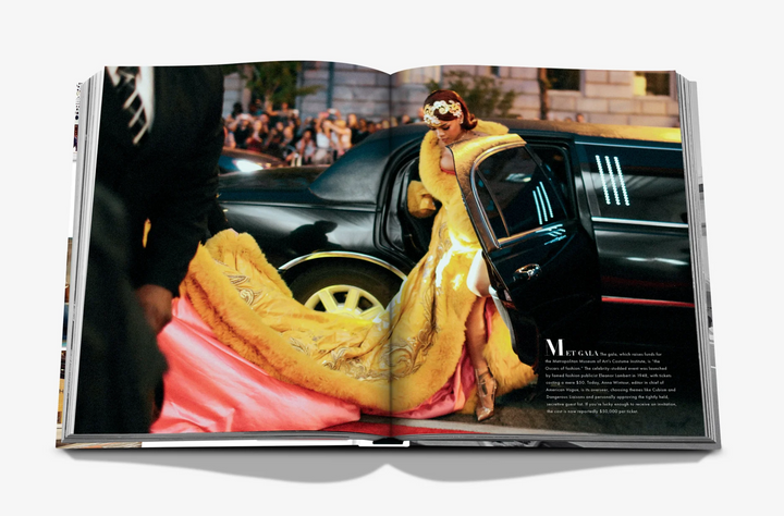 BOOK "FIFTH AVENUE: 200 YEARS OF STORIES AND LEGENDS"