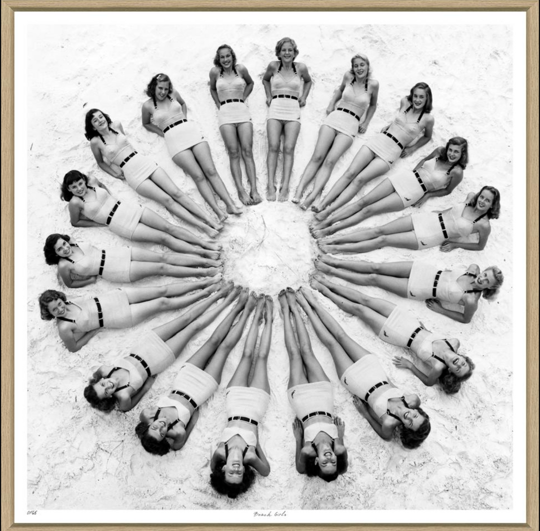 ART GIRLS ON BEACH 17X17