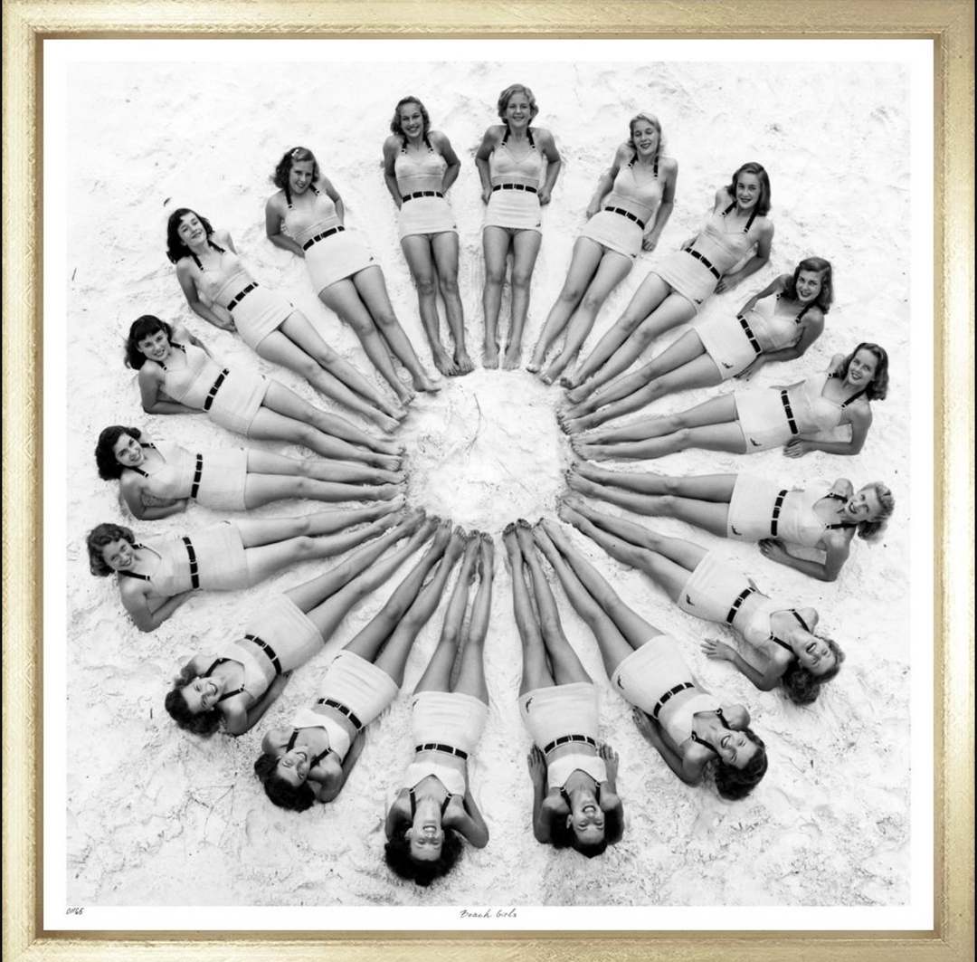 ART GIRLS ON BEACH 18X18