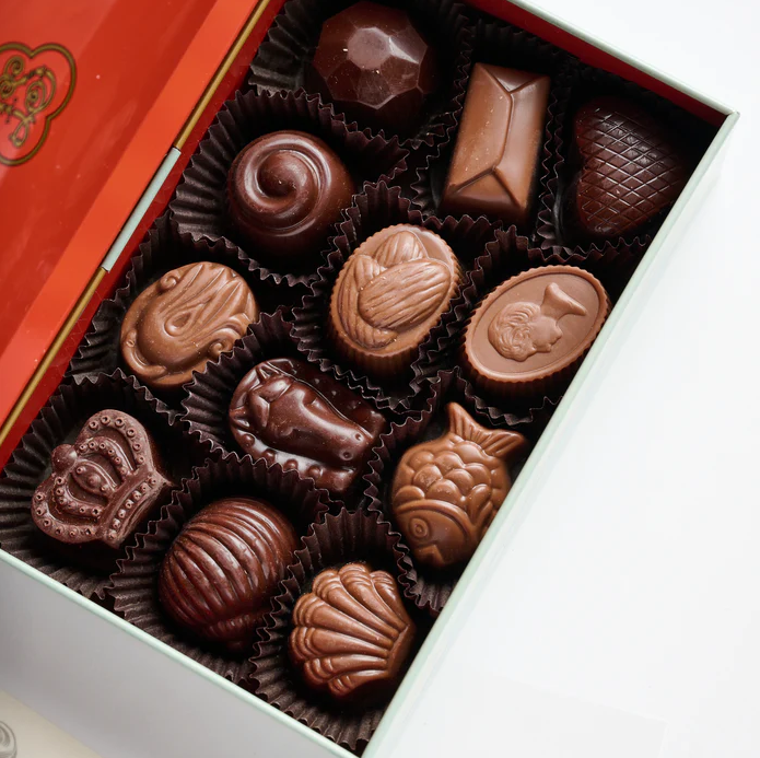 TIN CHOCOLATE 12-PIECE HARRISON HOWARD SLEIGH #76594