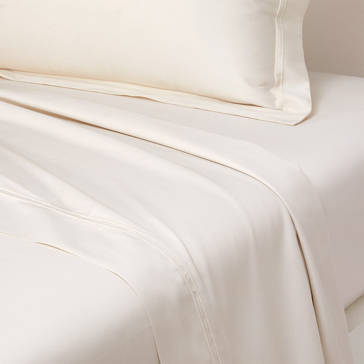 YVES DELORME TRIOMPHE BEDDING COLLECTION (Duvet Covers and Sheets)