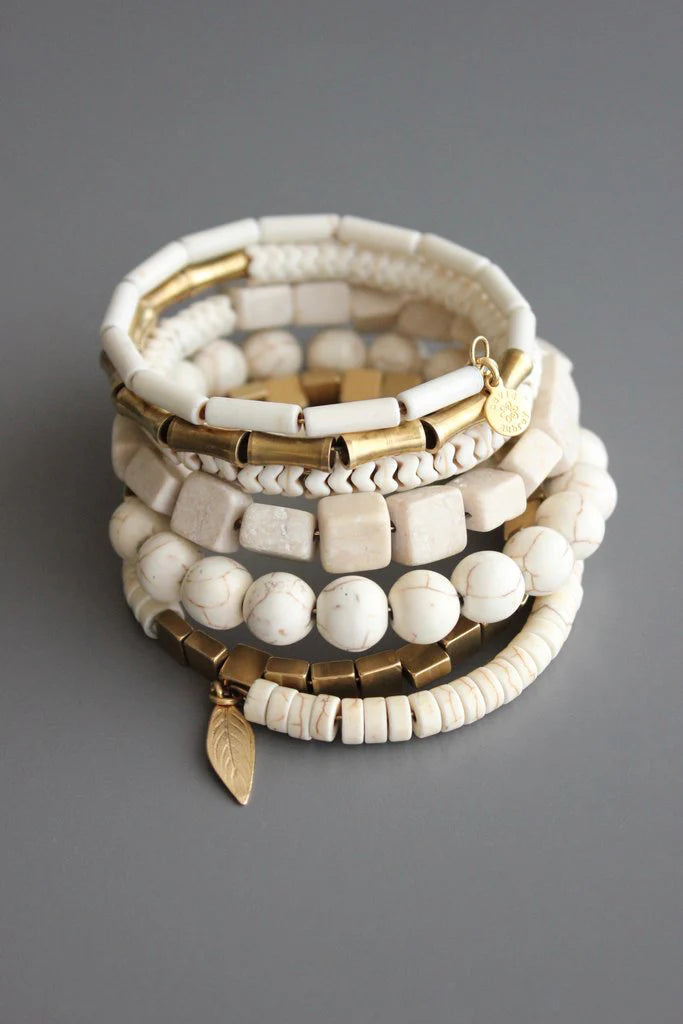 BRACELET WHITE STONE & BRASS WRAP
