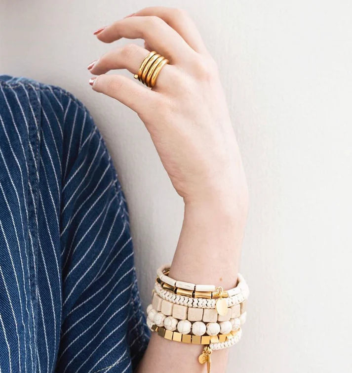 BRACELET WHITE STONE & BRASS WRAP