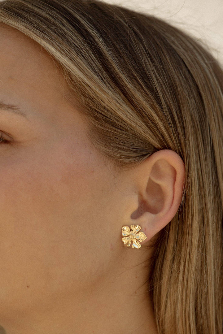 EARRINGS STUDS DELICATE FLOWER