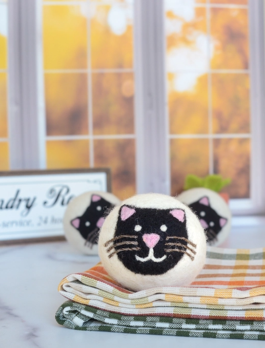 BLACK CATS DRYER BALLS W/ BAG SET/3