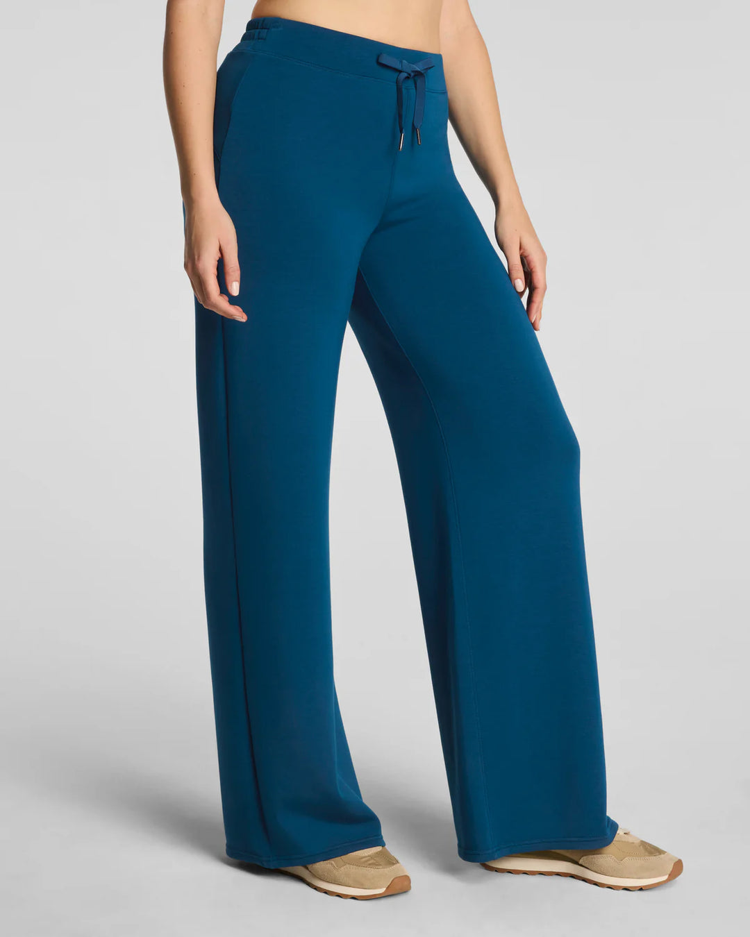 WIDE LEG PANT AIRESSENTIALS
