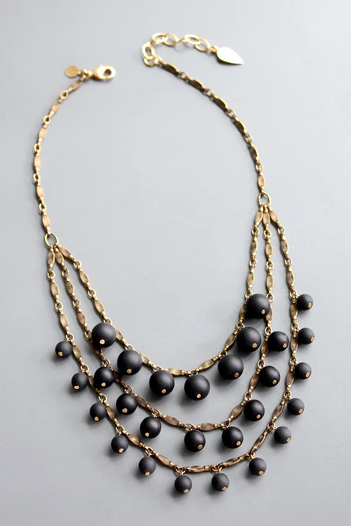 NECKLACE BIB MATTE JET GLASS