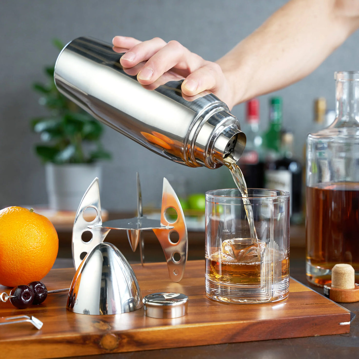 COCKTAIL SHAKER SILVER ROCKET