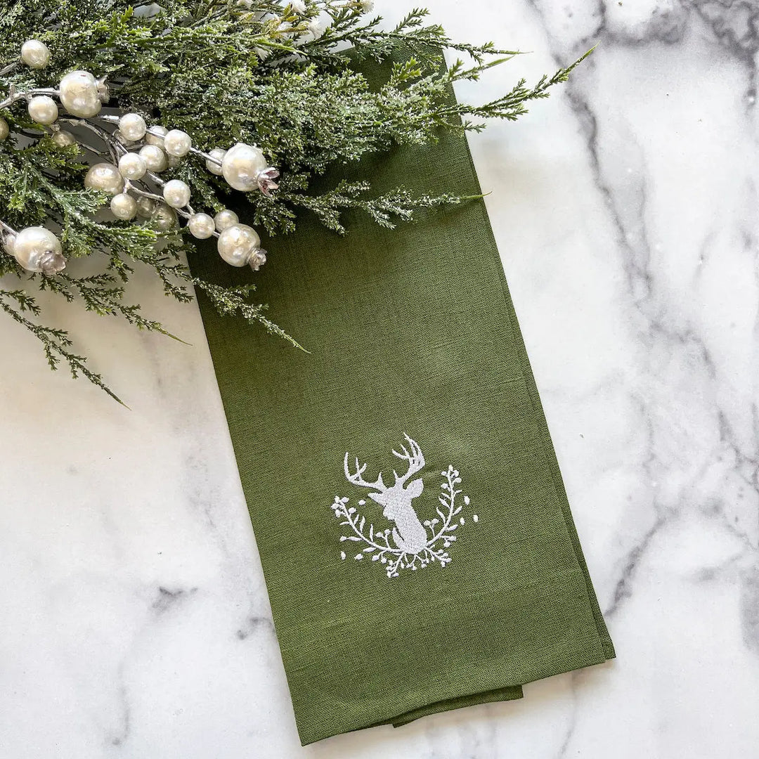 TOWEL LINEN STAG WITH HOLLY BERRIES