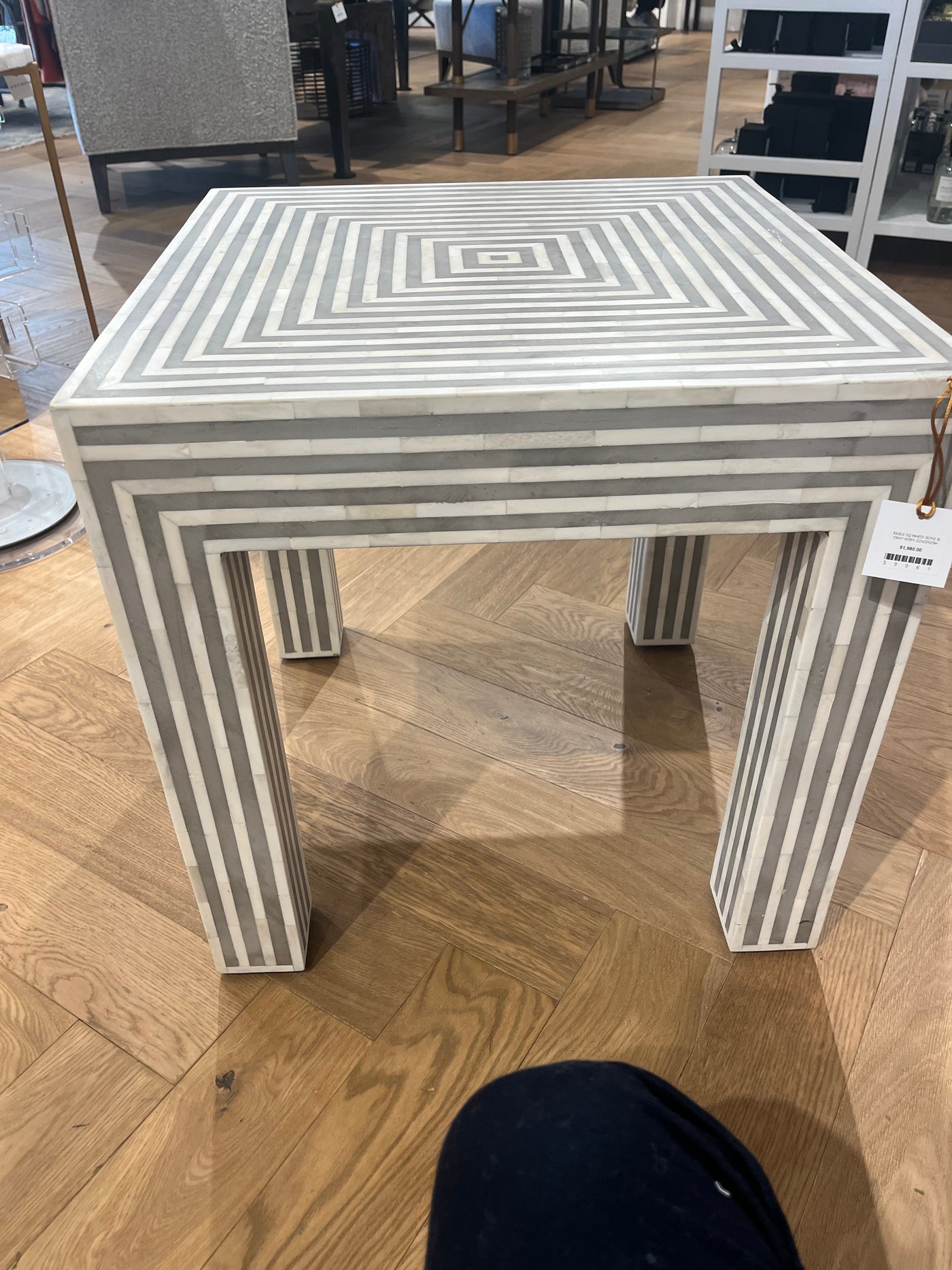 SIDE TABLE WHITE BONE & GRAY RESIN