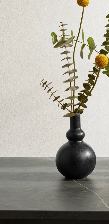 VASE BLACK IRON EARTHEN