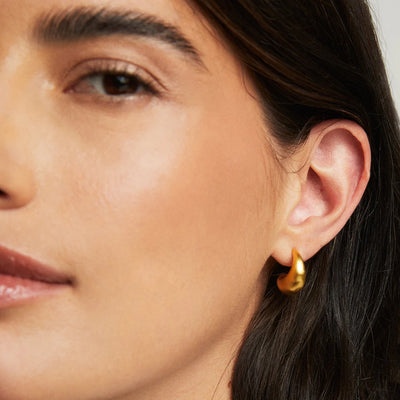 EARRINGS SIGNATURE TEARDROP HUGGIE #66748