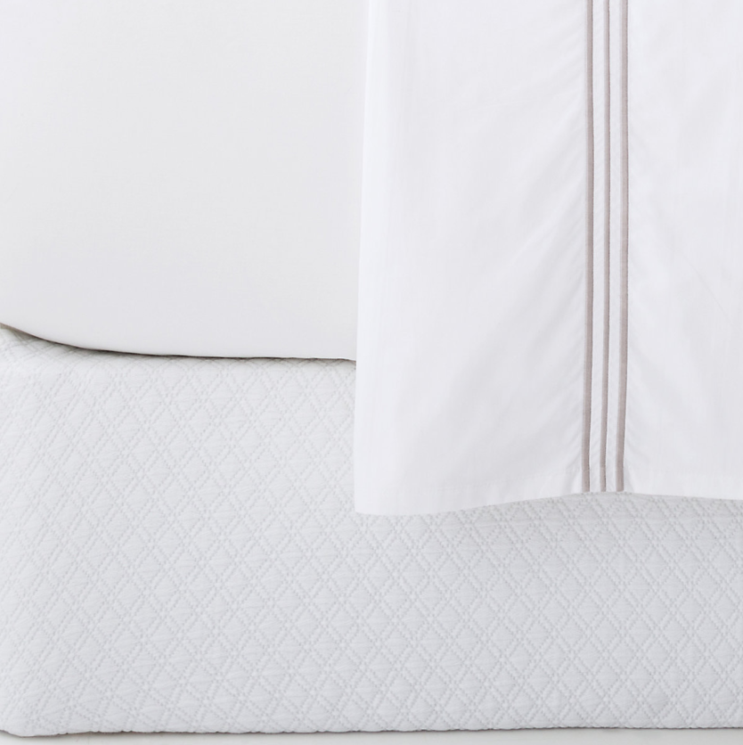 COVER BOX SPRING DIAMOND WHITE MATELASSE (Available in 2 Sizes)