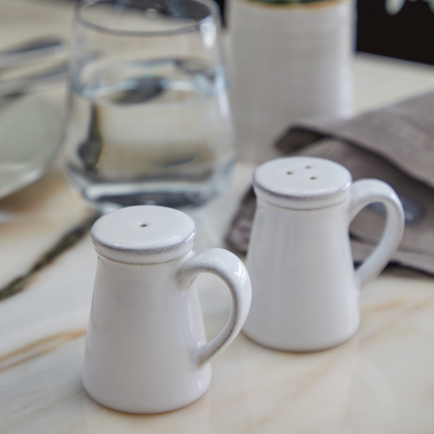 SALT & PEPPER SET WHITE FRISO #67413