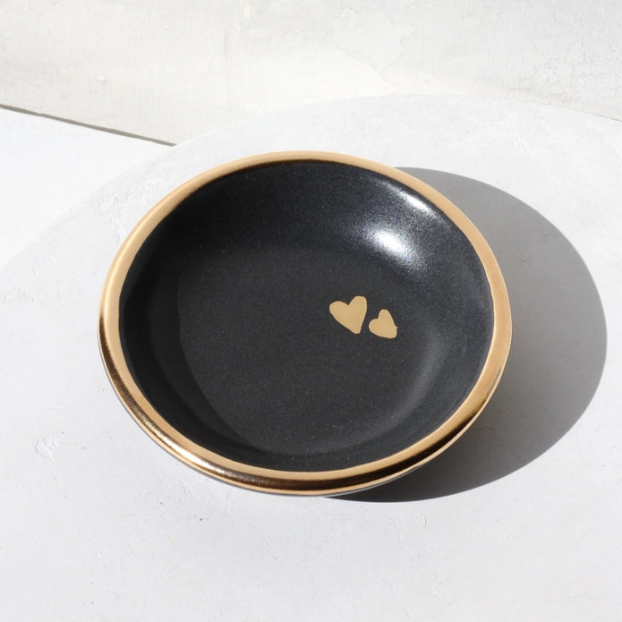 RING DISH CHARCOAL WITH TWO GOLD HEARTS