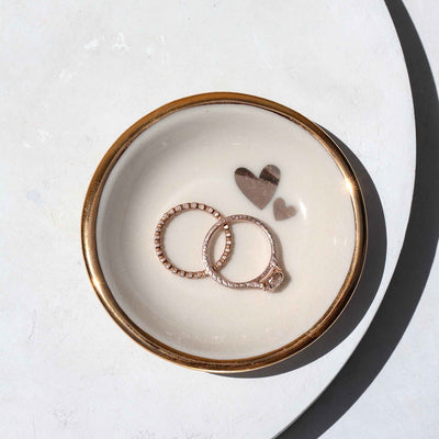 RING DISH WHITE WITH TWO GOLD HEARTS