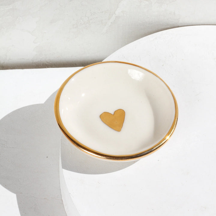 RING DISH WHITE WITH ONE GOLD HEART #69791