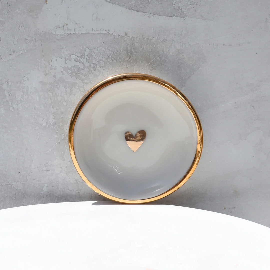 RING DISH WHITE WITH ONE GOLD HEART #69791