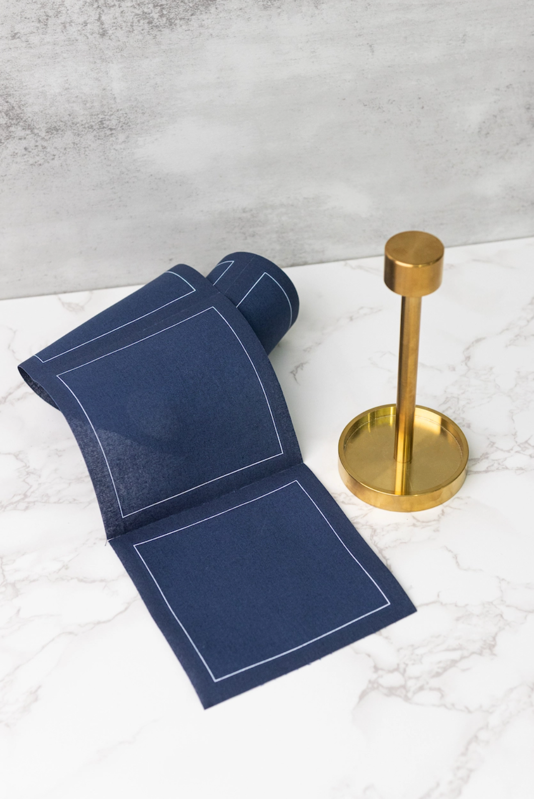 STAND COCKTAIL NAPKIN ROLL (Available in 4 Colors)