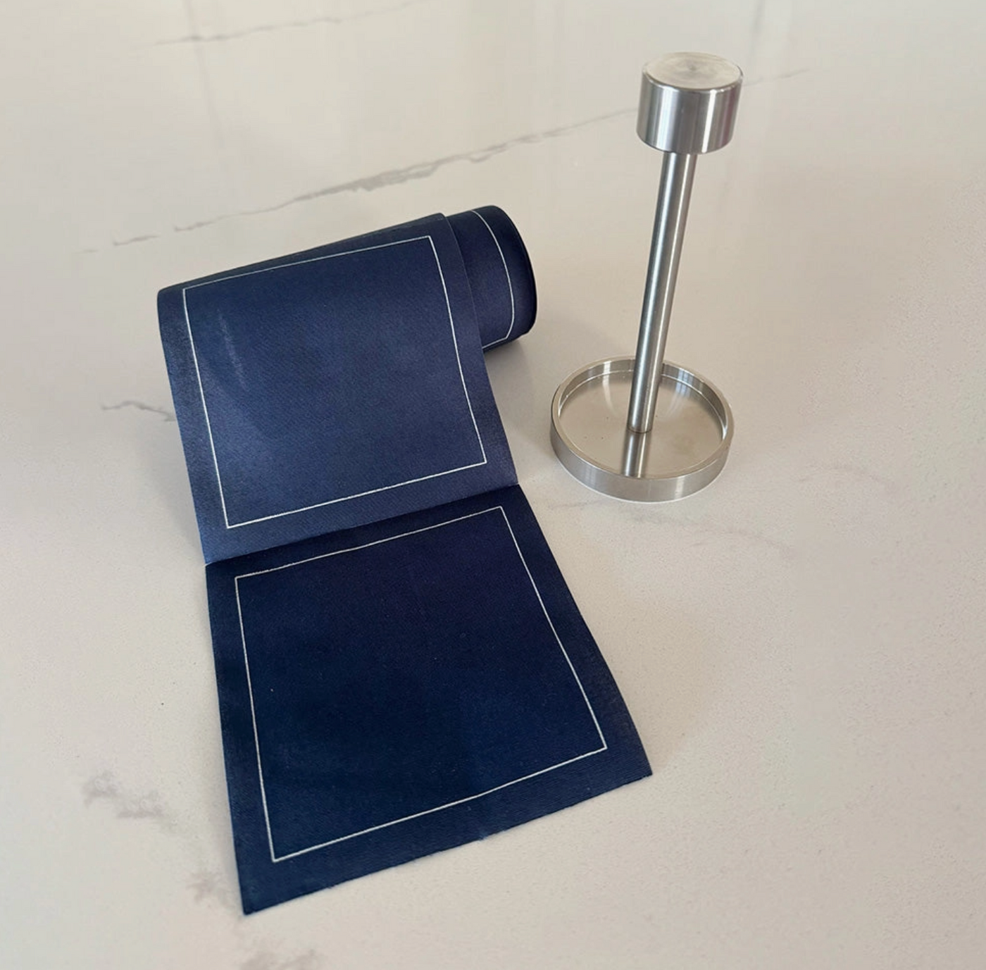 STAND COCKTAIL NAPKIN ROLL (Available in 4 Colors)