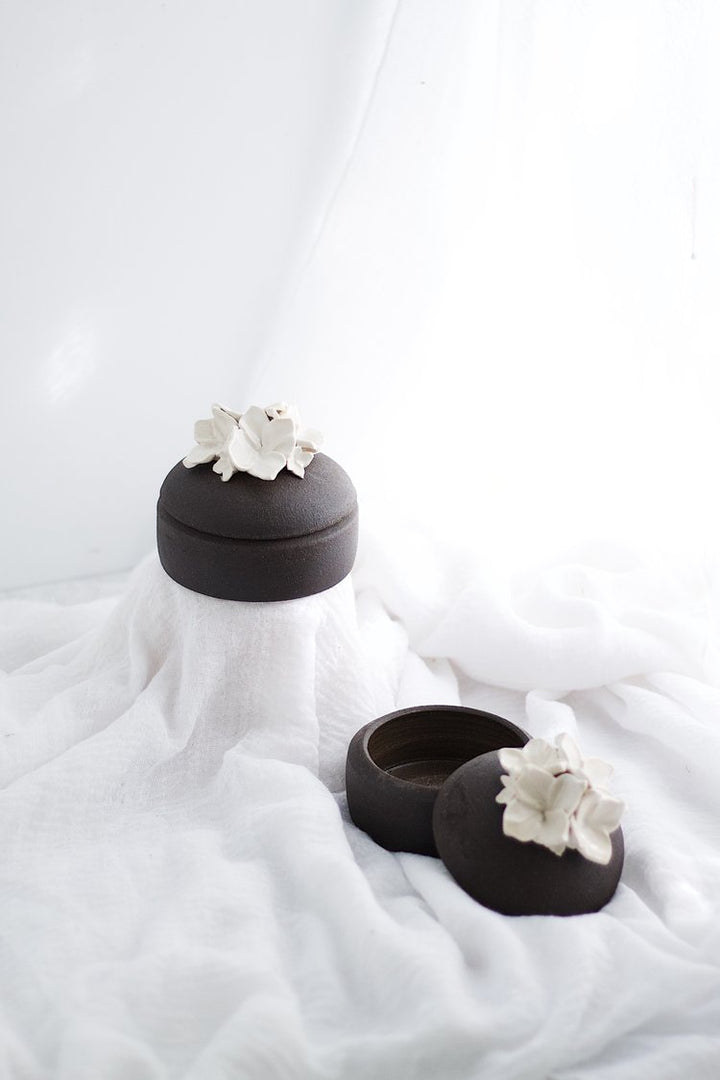 LIDDED JAR CHARCOAL BLOSSOM #78326