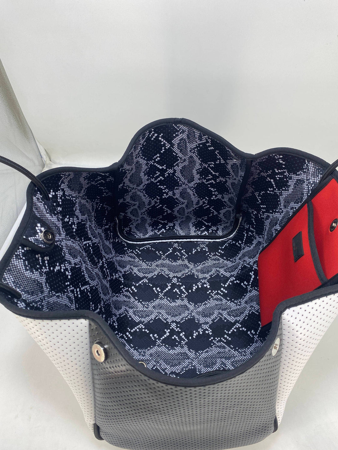 TOTE BAG NEOPRENE RED/WHITE/BLACK #78681