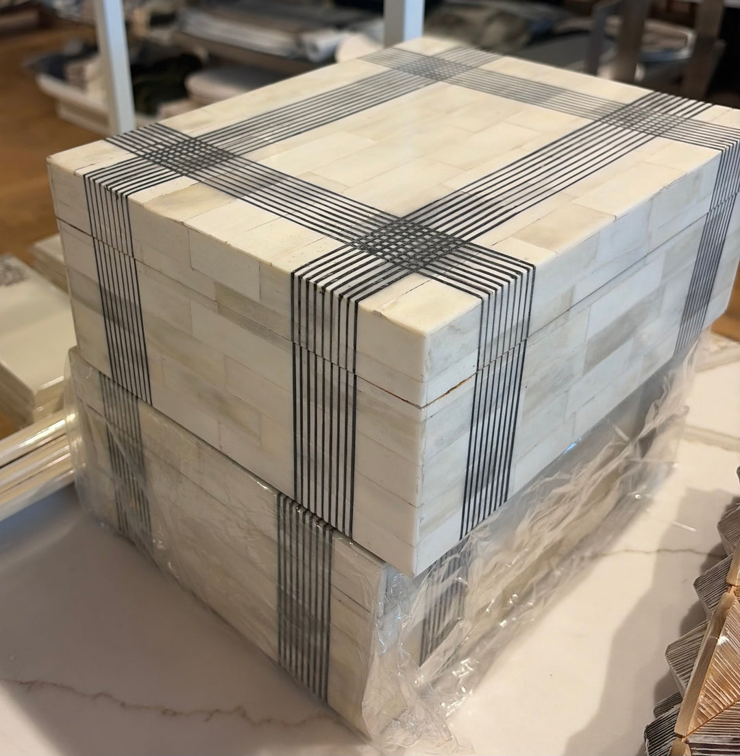 BOX STRIPES ON BONE