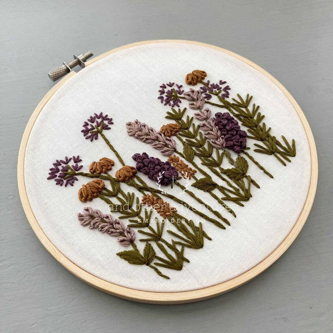 EMBROIDERY KIT MEADOW IN PLUM