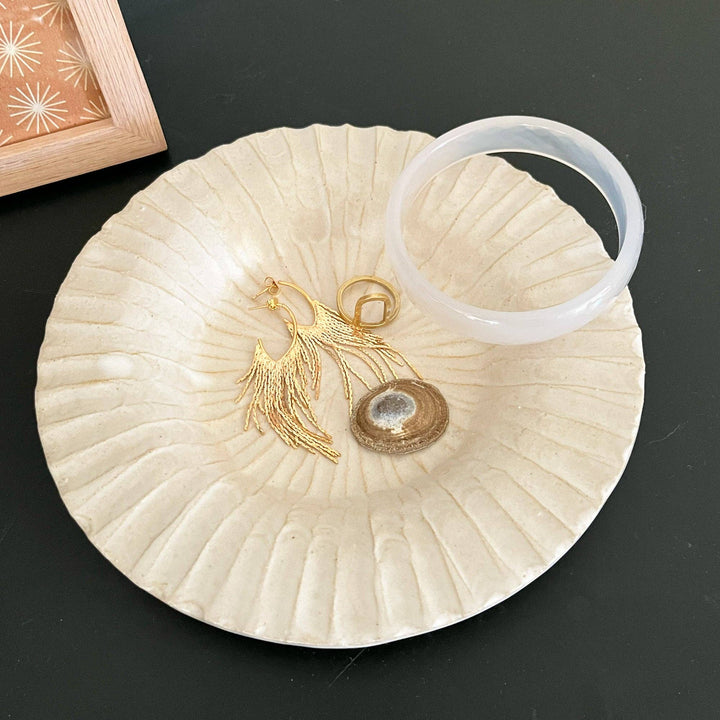 ROUND TRAY TEXTURED CATCHALL