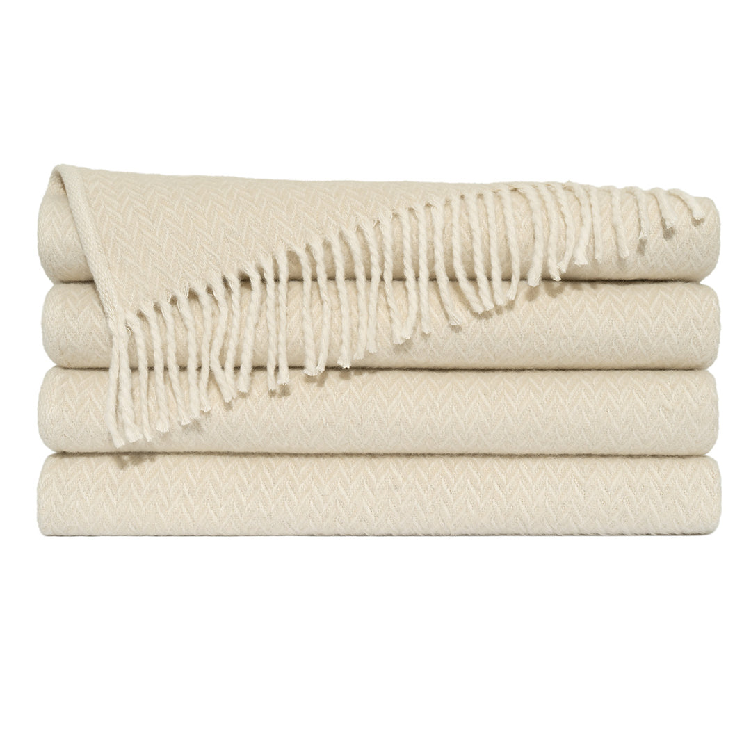 THROW W/ FRINGE CHEVRON 60×80"