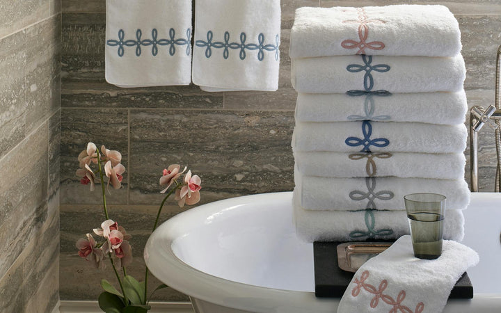 GORDIAN KNOT TUB MAT COLLECTION