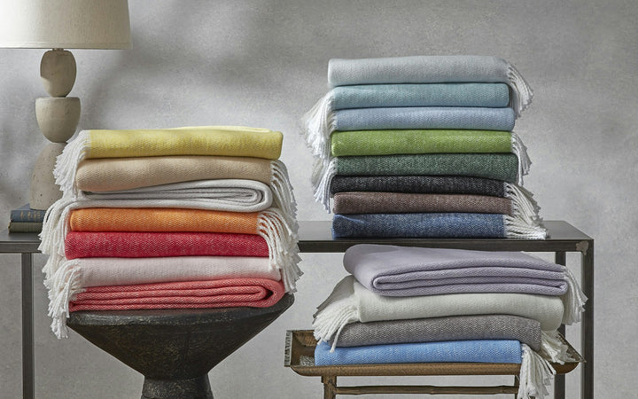PEZZO THROW COLLECTION