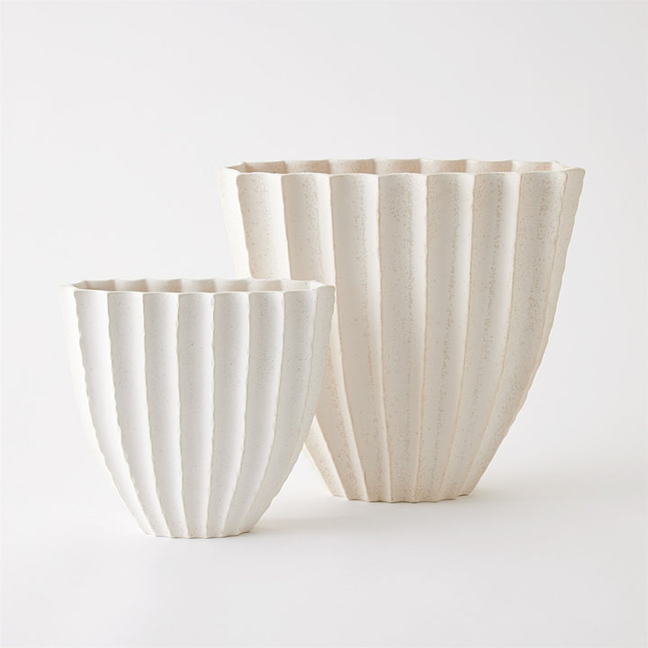 VASE WHITE RIBBED OFF-WHITE
