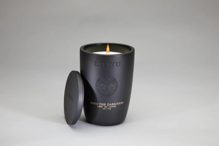 CANDLE INTO THE DARKNESS 18oz